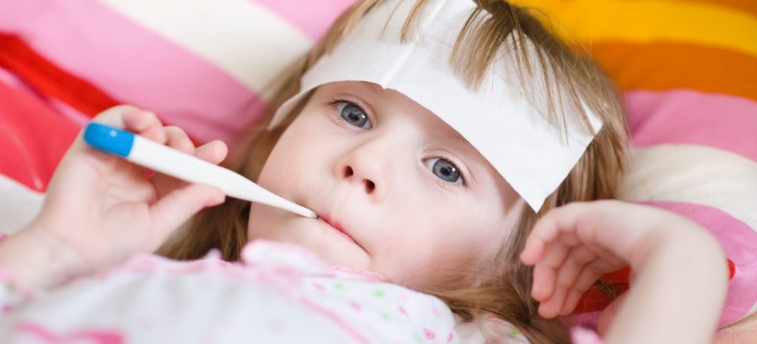 Как правильно сбить температуру у ребенка: 5 действенных способов